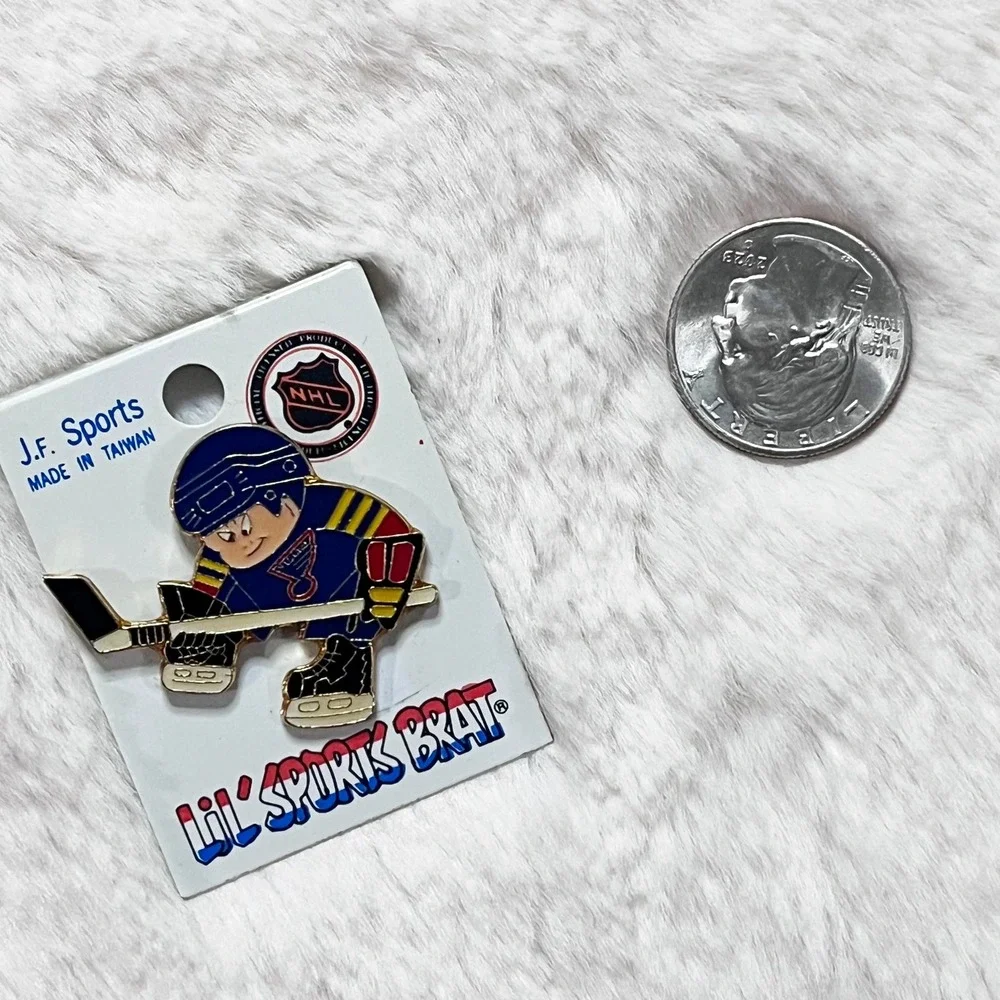 🔮 5/$25 Vintage NHL Lil‎ Sports Brat St. Louis Blues Pin